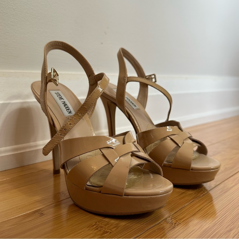 STEVE MADDEN NUDE HEELS